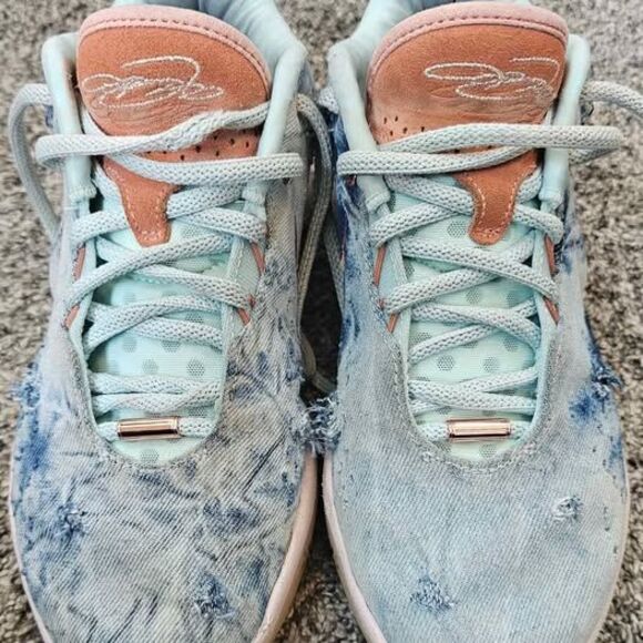 Athletic_Shoes